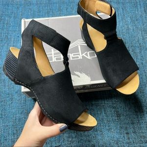 Dansko Taylin Burnished Suede Sandals in Black Euro 40